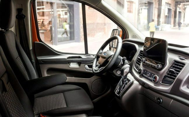 Ford Transit Custom Deluxe