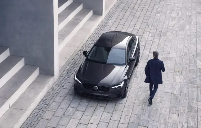 Volvo S90 Plus Dark