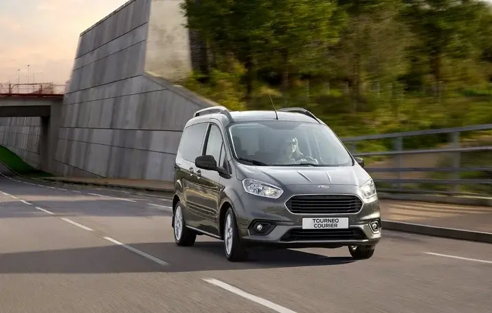Ford Tourneo Courier Journey Titanium Plus