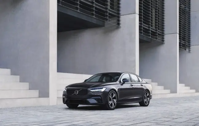 Volvo S90 Plus Dark