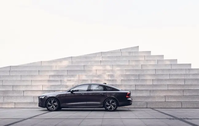 Volvo S90 Plus Dark