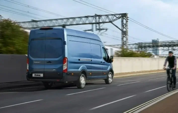 Ford E-Transit Deluxe