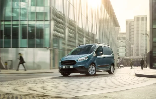 Ford Transit Courier Deluxe