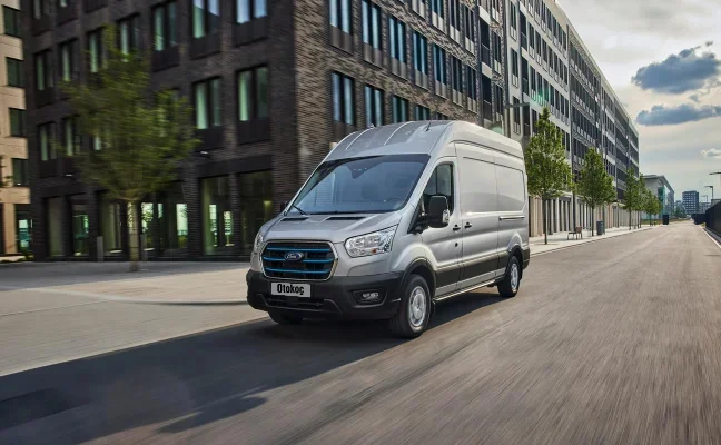 Ford E-Transit Deluxe