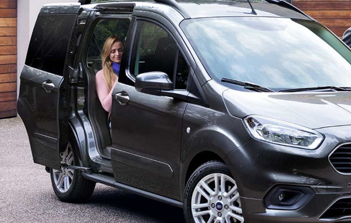 Ford Tourneo Courier Journey Titanium