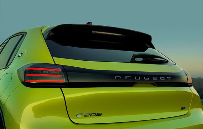 Peugeot E-208